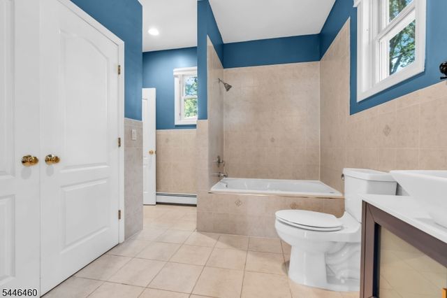 104 Bishops Rock Rd, Hopatcong Boro, NJ 07843