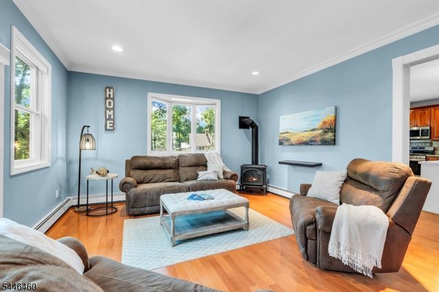 104 Bishops Rock Rd, Hopatcong Boro, NJ 07843