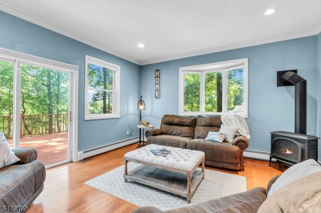 104 Bishops Rock Rd, Hopatcong Boro, NJ 07843