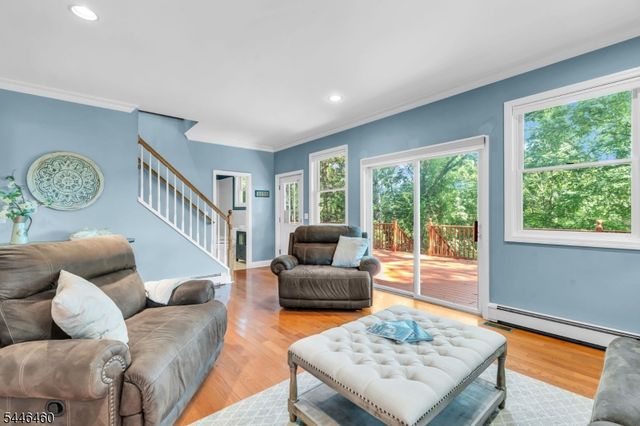 104 Bishops Rock Rd, Hopatcong Boro, NJ 07843