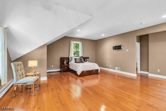 104 Bishops Rock Rd, Hopatcong Boro, NJ 07843