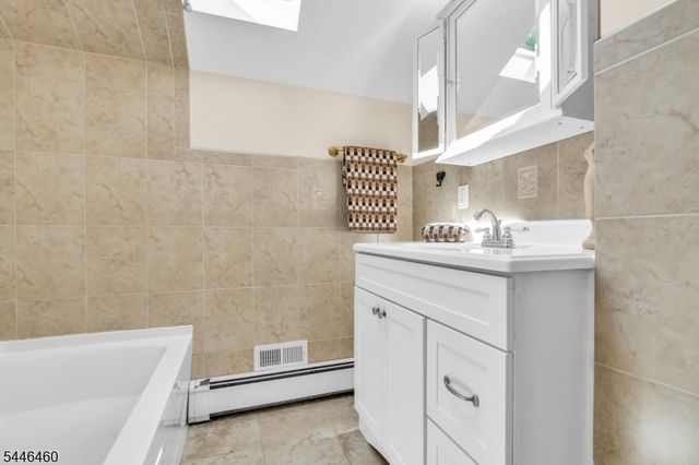 104 Bishops Rock Rd, Hopatcong Boro, NJ 07843