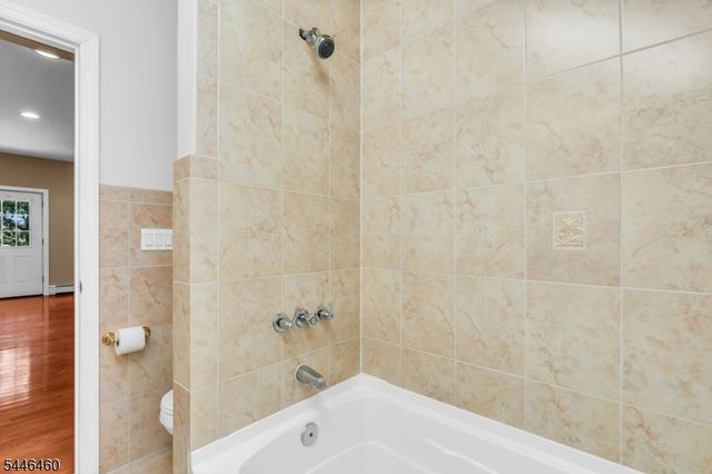 104 Bishops Rock Rd, Hopatcong Boro, NJ 07843
