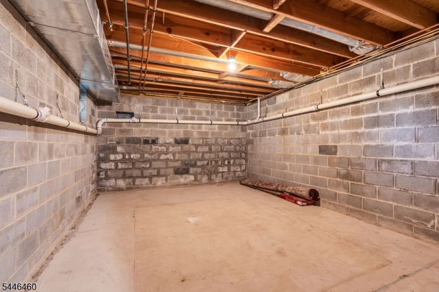 104 Bishops Rock Rd, Hopatcong Boro, NJ 07843