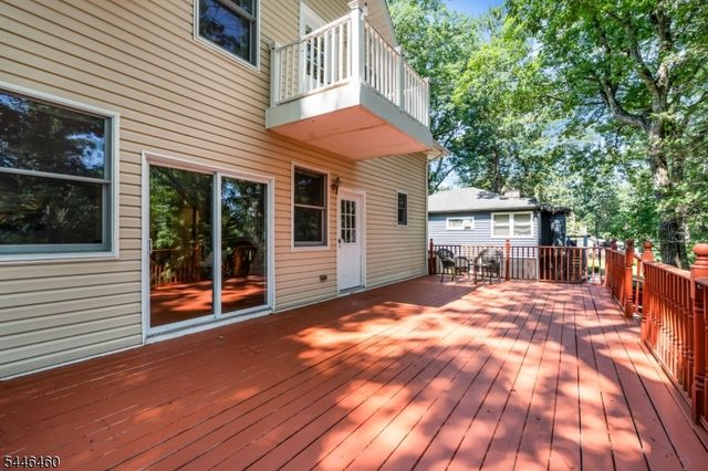 104 Bishops Rock Rd, Hopatcong Boro, NJ 07843