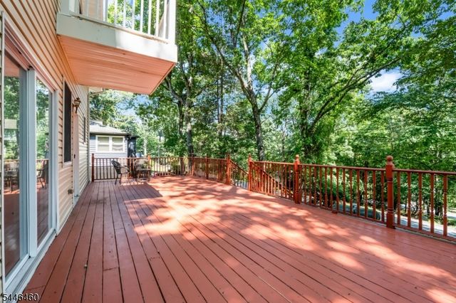 104 Bishops Rock Rd, Hopatcong Boro, NJ 07843