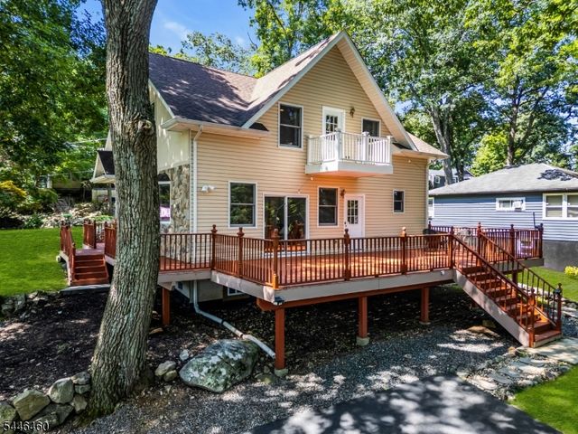 104 Bishops Rock Rd, Hopatcong Boro, NJ 07843
