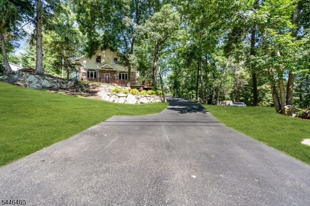 104 Bishops Rock Rd, Hopatcong Boro, NJ 07843