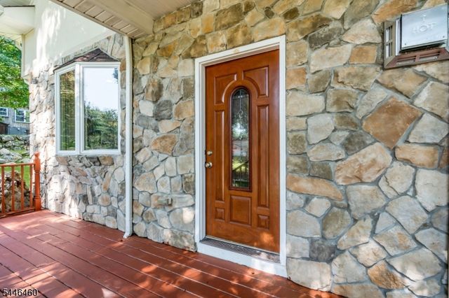 104 Bishops Rock Rd, Hopatcong Boro, NJ 07843