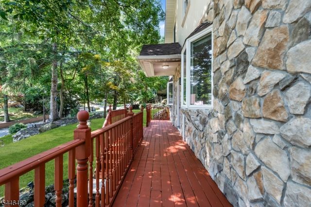 104 Bishops Rock Rd, Hopatcong Boro, NJ 07843