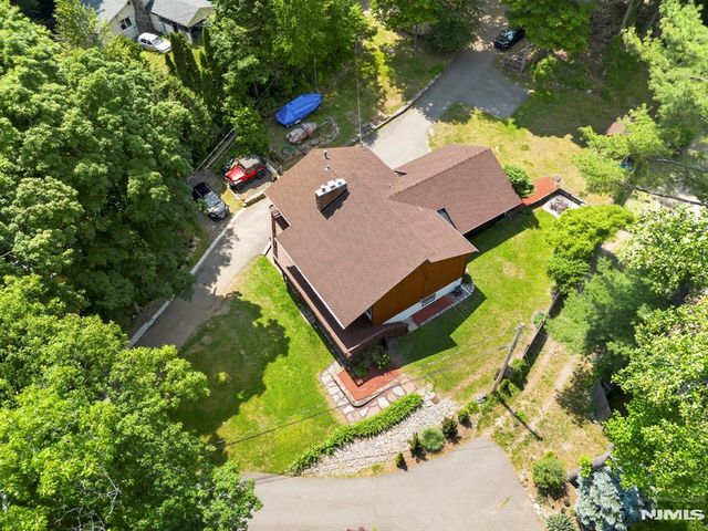42 Goldfinch Lane, West Milford, NJ 07421