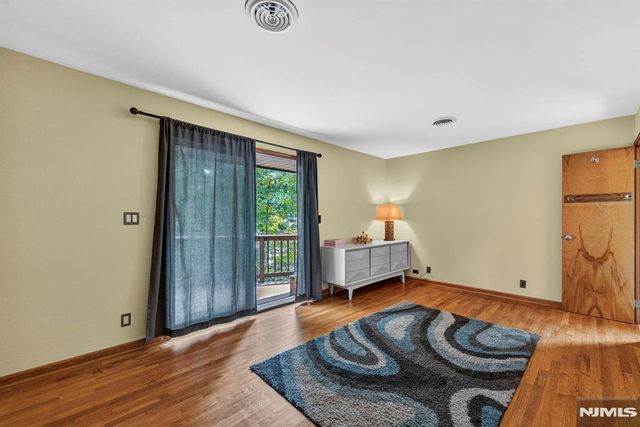 42 Goldfinch Lane, West Milford, NJ 07421