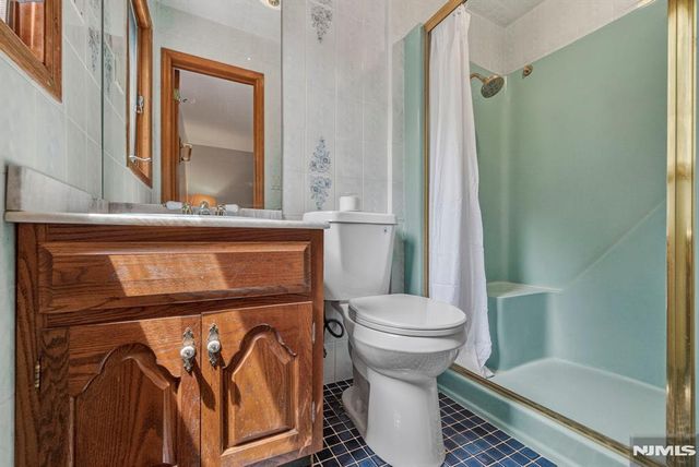 42 Goldfinch Lane, West Milford, NJ 07421