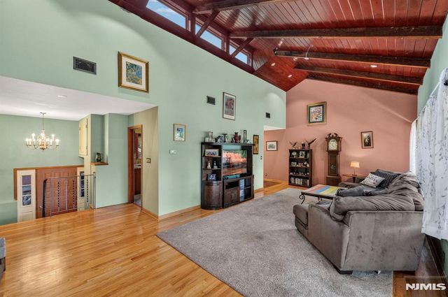 42 Goldfinch Lane, West Milford, NJ 07421