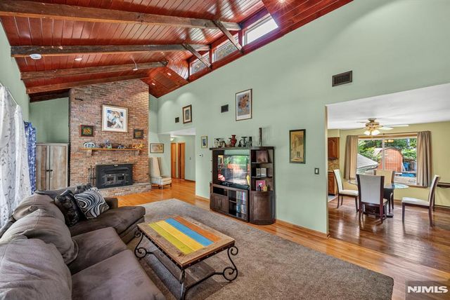 42 Goldfinch Lane, West Milford, NJ 07421
