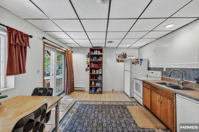 42 Goldfinch Lane, West Milford, NJ 07421
