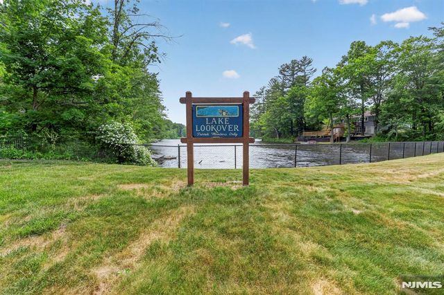 42 Goldfinch Lane, West Milford, NJ 07421