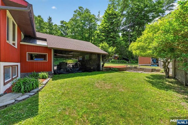 42 Goldfinch Lane, West Milford, NJ 07421