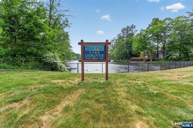 42 Goldfinch Lane, West Milford, NJ 07421
