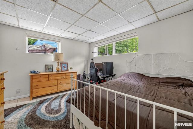 42 Goldfinch Lane, West Milford, NJ 07421