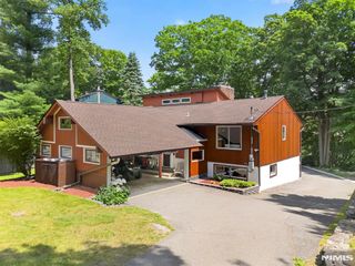 42 Goldfinch Lane, West Milford, NJ 07421