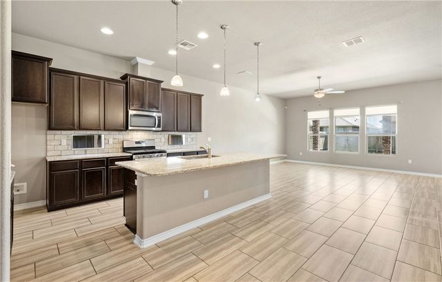 8137 Luz De Luna St, Corpus Christi, TX 78414