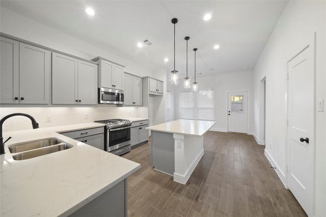 160 Lukewood Circle, Conroe, TX 77318