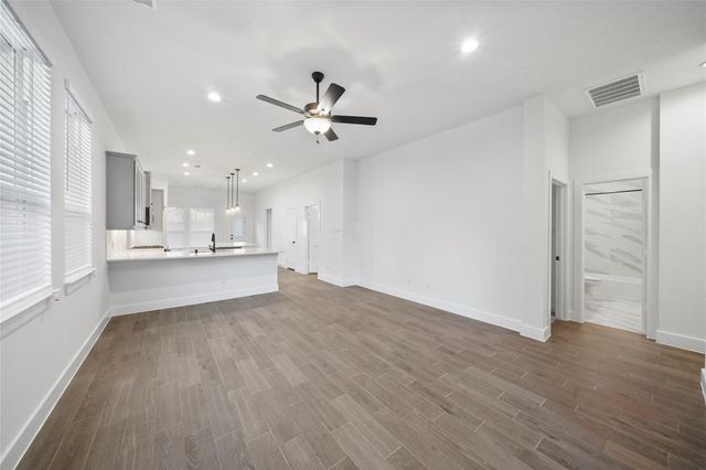 160 Lukewood Circle, Conroe, TX 77318