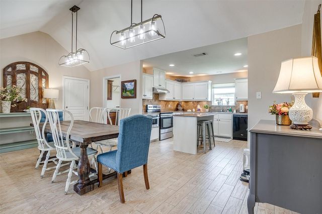 112 Tigers Eye Court, Weatherford, TX 76087