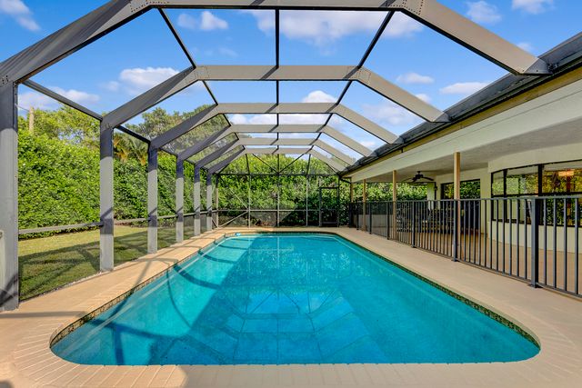 7379 London Lane, Boca Raton, FL 33433