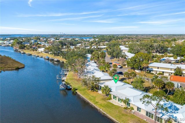 11568 W Bayshore Drive 17, Crystal River, FL 34429