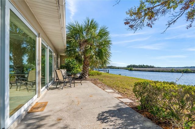 11568 W Bayshore Drive 17, Crystal River, FL 34429