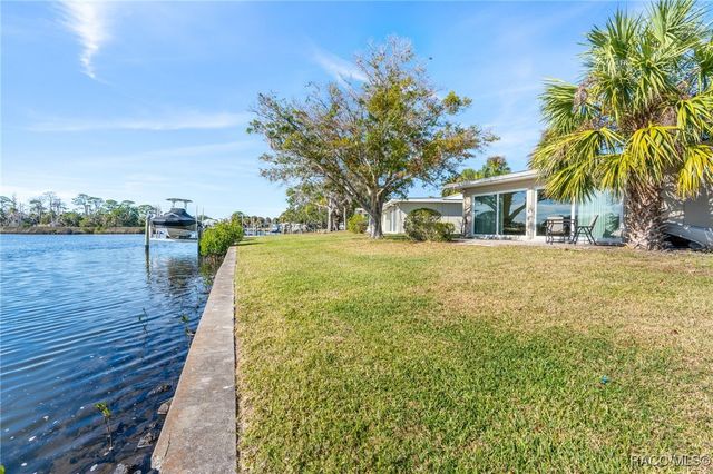 11568 W Bayshore Drive 17, Crystal River, FL 34429