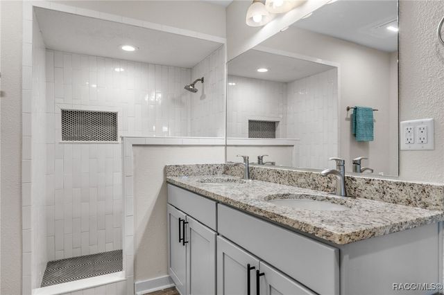 11568 W Bayshore Drive 17, Crystal River, FL 34429