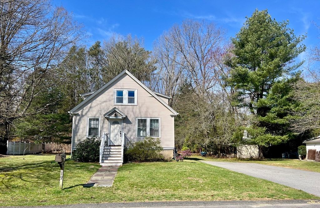 17 Willow Street, Wellesley, MA 02481