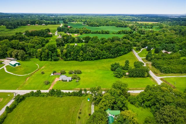 96 Old Shellsford Rd, Mcminnville, TN 37110