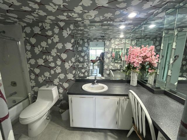 4020 W Palm Aire Drive 410, Pompano Beach, FL 33069