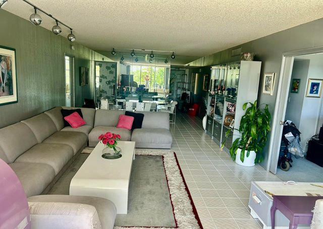 4020 W Palm Aire Drive 410, Pompano Beach, FL 33069