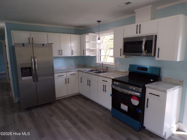 1525 Seven Creeks Highway, Whiteville, NC 28472