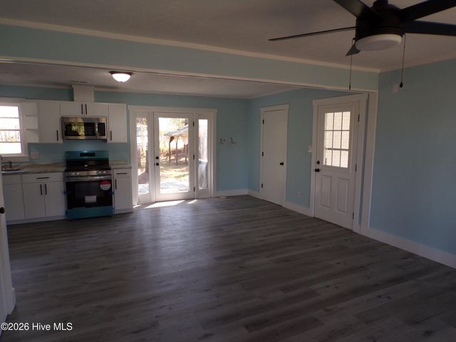 1525 Seven Creeks Highway, Whiteville, NC 28472