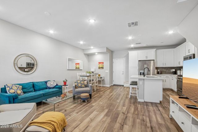 759 E ZESTA Lane 102, Gilbert, AZ 85297