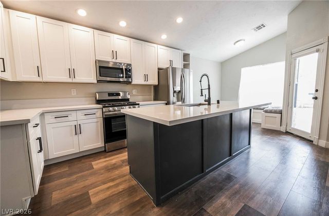 2724 Eagle Springs Court, Las Vegas, NV 89117