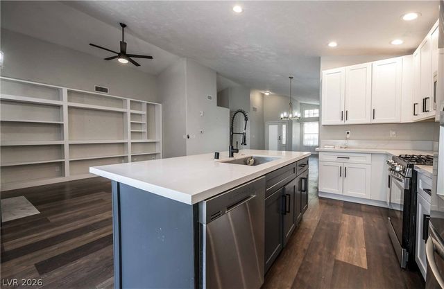 2724 Eagle Springs Court, Las Vegas, NV 89117