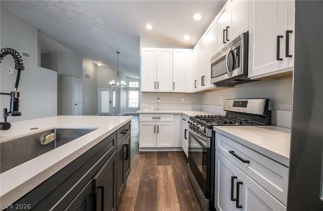 2724 Eagle Springs Court, Las Vegas, NV 89117