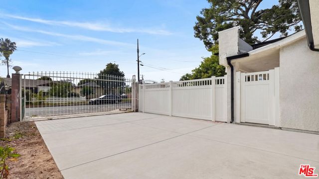 7640 Greg Avenue, Sun Valley, CA 91352
