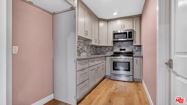 7640 Greg Avenue, Sun Valley, CA 91352