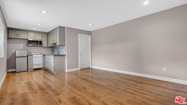 7640 Greg Avenue, Sun Valley, CA 91352
