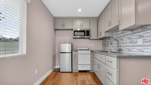 7640 Greg Avenue, Sun Valley, CA 91352