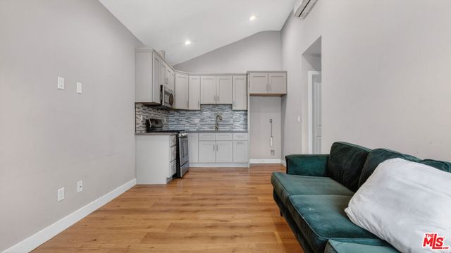 7640 Greg Avenue, Sun Valley, CA 91352