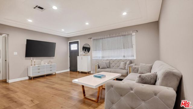 7640 Greg Avenue, Sun Valley, CA 91352